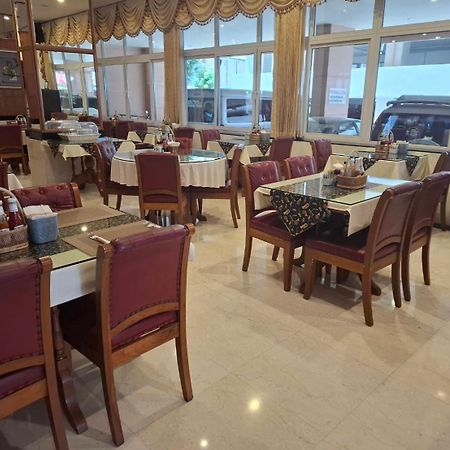Whitehouse Condotel Pattaya Exteriör bild