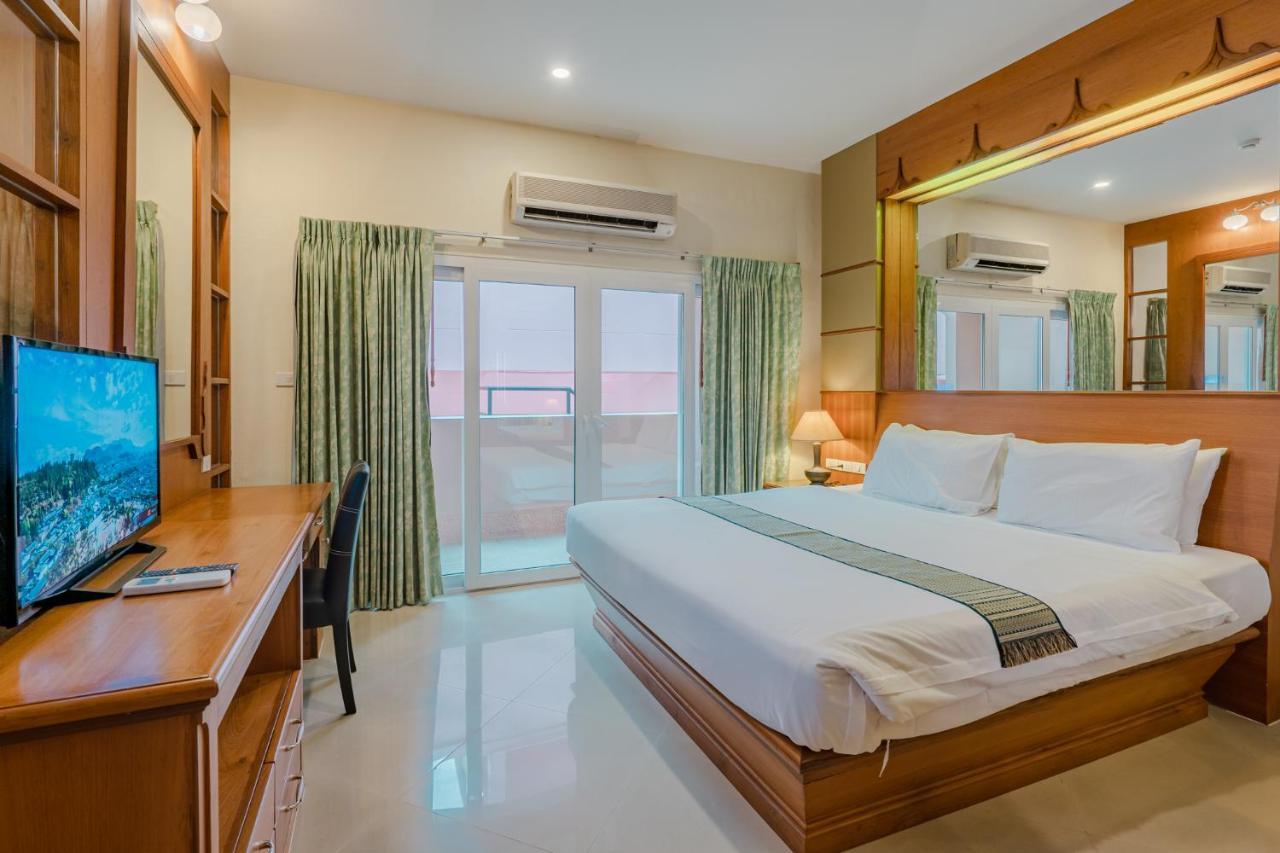 Whitehouse Condotel Pattaya Exteriör bild