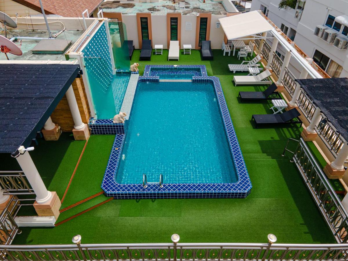 Whitehouse Condotel Pattaya Exteriör bild