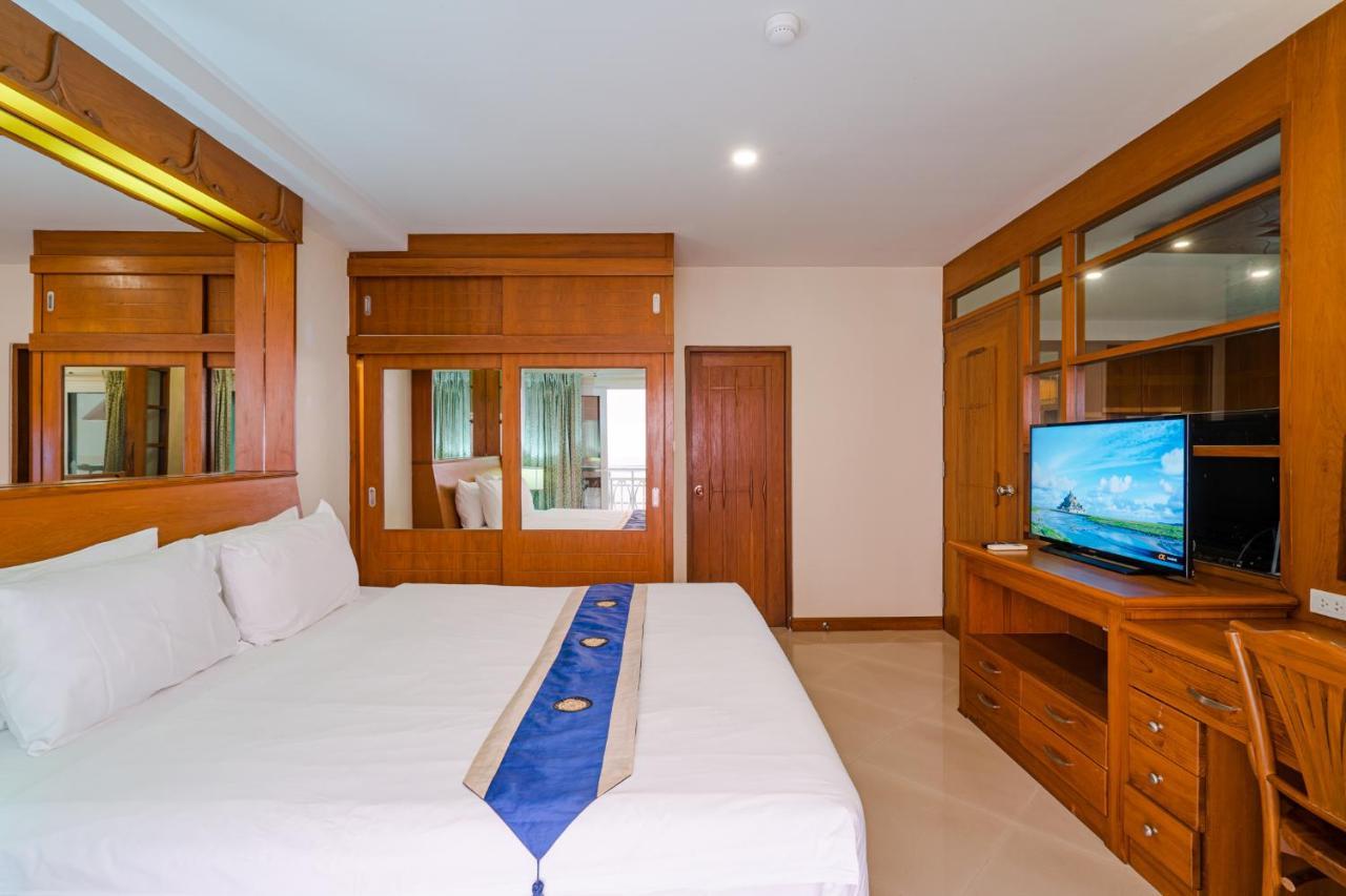 Whitehouse Condotel Pattaya Exteriör bild