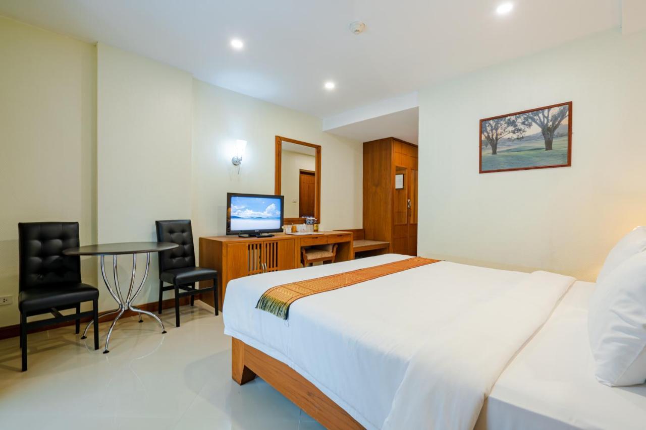 Whitehouse Condotel Pattaya Exteriör bild