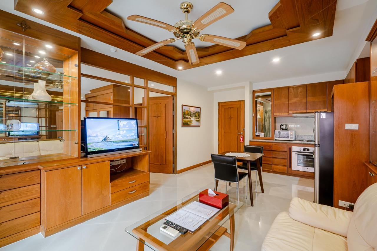 Whitehouse Condotel Pattaya Exteriör bild