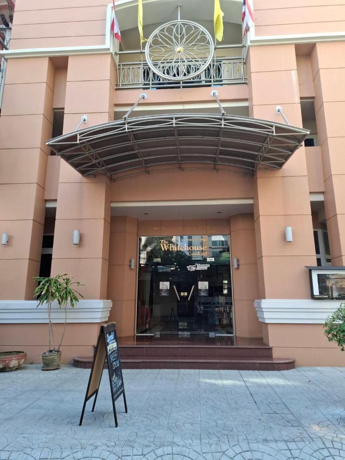 Whitehouse Condotel Pattaya Exteriör bild